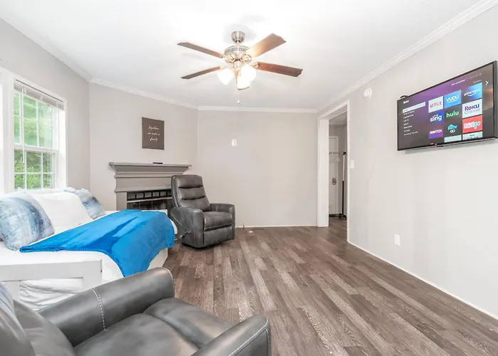 Best Hotels Near Madison Airport with Shuttles