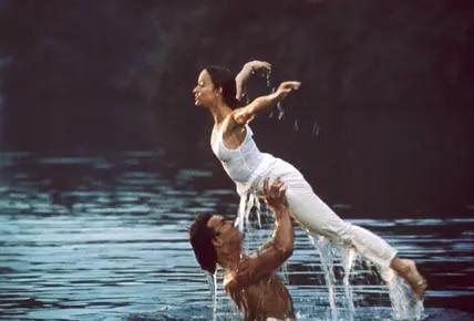 Jennifer Grey und Patrick Swayze bei der berühmten Filmszene im See.